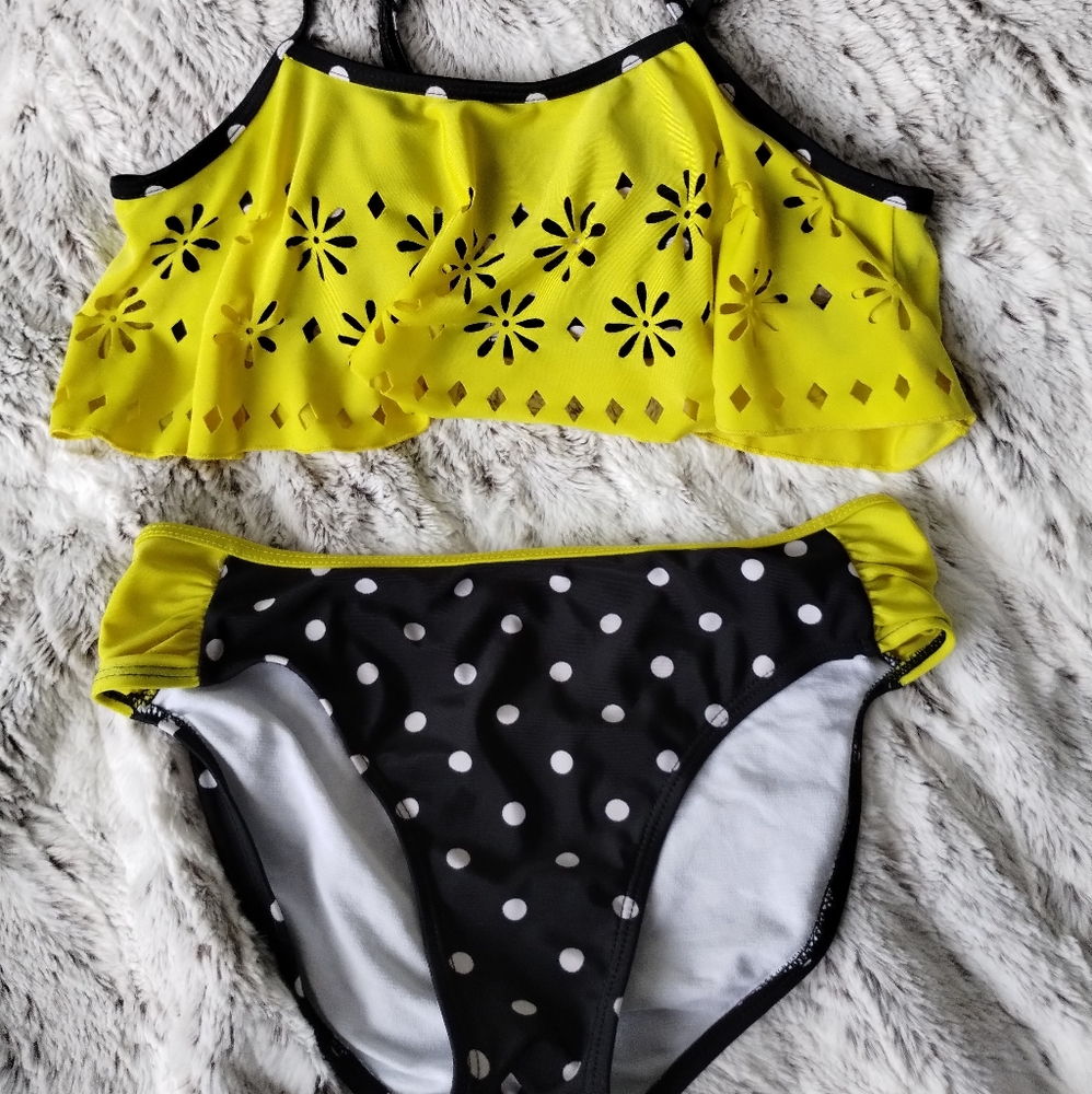 Black and yellow two-piece bikini matching set